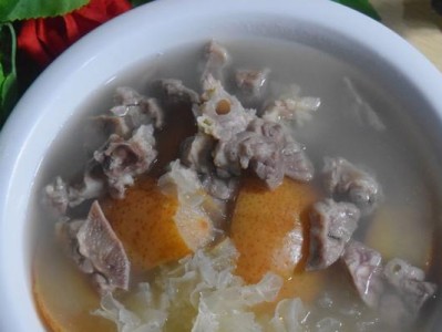 以猪肺为主料的营养狗食煮法（滋补狗狗健康的美味佳肴）
